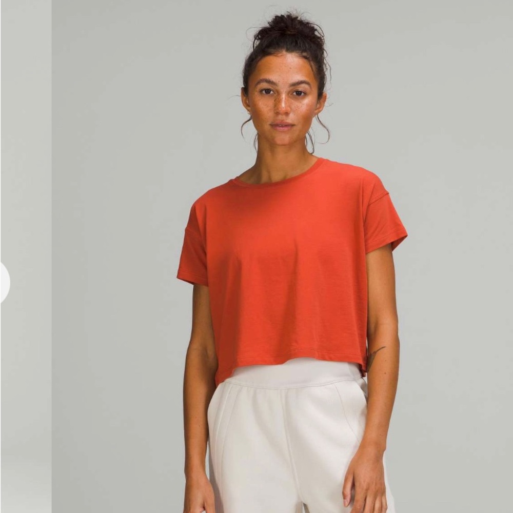 Lululemon Cates T-Shirt. Size 8.